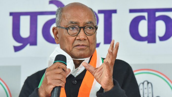 EVM के खिलाफ दिग्विजय सिंह ने याचिका दायर की, वोटिंग को लेकर भी अविश्वास जताया