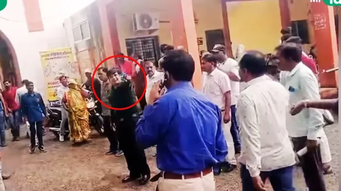 MP NEWS:- मध्य प्रदेश के दो अफसर भिड़े SDM बोले- ब्राह्मण हूं फंसाने की धमकी दी CMO ने कहा- आदिवासी हूं प्रताड़ित किया