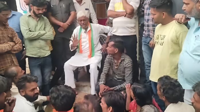 मध्यप्रदेश: बीजेपी विधायक पन्नालाल शाक्य को सब्जी विक्रेताओं ने घेरा, भागने के प्रयास में विफल
