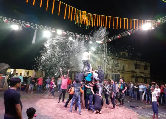 मटकी फोड़ने में चली ताबड़तोड़ गोलियां थर्राया चंबल जमकर वायरल हो रहा वीडियो