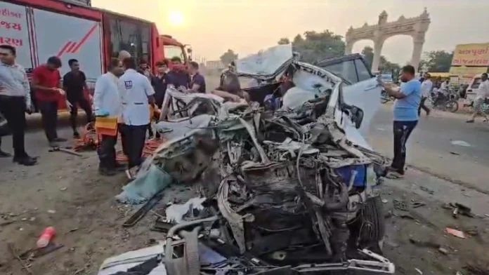 साबरकांठा: शामलाजी मंदिर से लौटते समय कार-ट्रक की भीषण टक्कर, सात की मौत, एक गंभीर