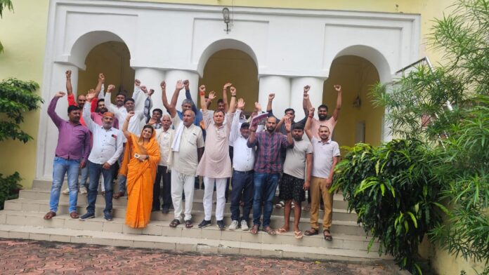 Sidhi News:- स्थानीय समसामयिक विषयों पर विश्राम गृह शिकारगंज में महत्वपूर्ण बैठक संपन्न