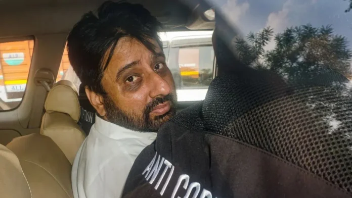 AAP विधायक अमानतुल्लाह खान गिरफ्तार: ED ने 6 घंटे तक की पूछताछ, दिल्ली वक्फ बोर्ड मामला प्रमुख कारण