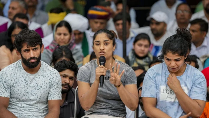 ‘हमारे आंदोलन को गलत रूप…’-भारतीय पहलवान विनेश-बजरंग के कांग्रेस जॉइन करने पर साक्षी मलिक का बयान