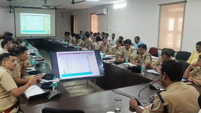 सीधी:- पुलिस कप्तान की मासिक अपराध गोष्ठी, त्यौहारों के लिए सुरक्षा उपायों पर चर्चा