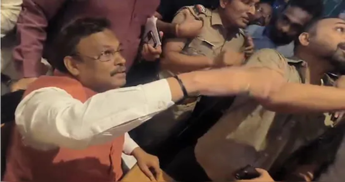 महाराष्ट्र विधानसभा चुनाव: मतदान से पहले 'वोट के बदले नोट' विवाद में घिरे बीजेपी नेता विनोद तावड़े