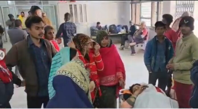 रीवा: महाकुंभ से लौट रहे श्रद्धालु सड़क हादसे का शिकार, 10 की हालत गंभीर