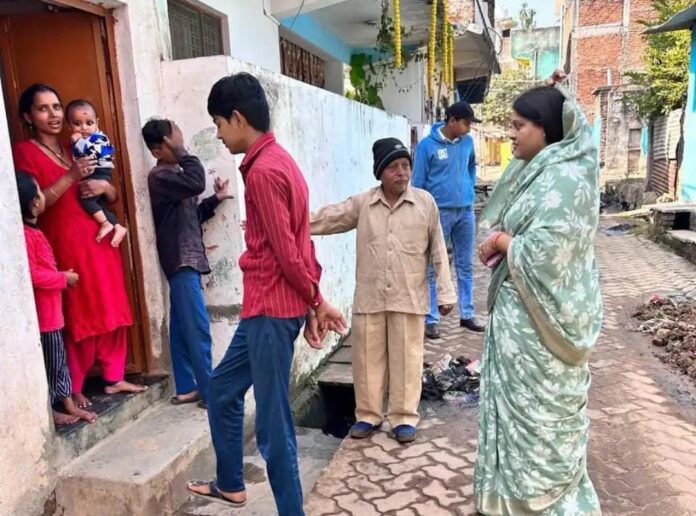 सीधी:- वार्ड 19 की सफाई पर ध्यान केंद्रित: महिला पार्षद ने खुद संभाली कमान