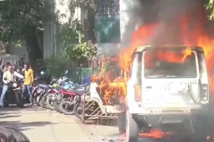 भोपाल कलेक्ट्रेट में हड़कंप: जनसुनवाई में काम न होने पर गाड़ी में लगाई आग, किसान हिरासत में