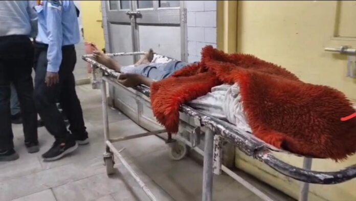 तेज रफ्तार ट्रक की टक्कर से चार युवकों की दर्दनाक मौत