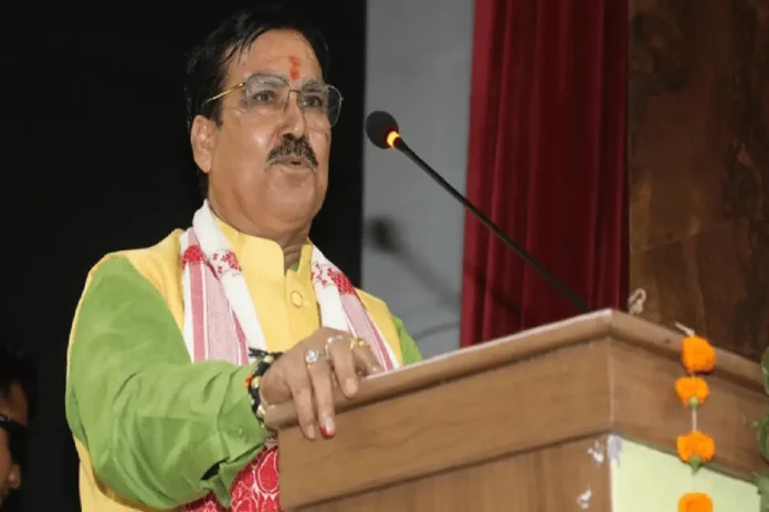 भोपाल:- इसे अफसरशाही का कमाल ही कहा जाएगा कि मध्यप्रदेश से एक झटके में बेरोजगार ही गायब हो गए