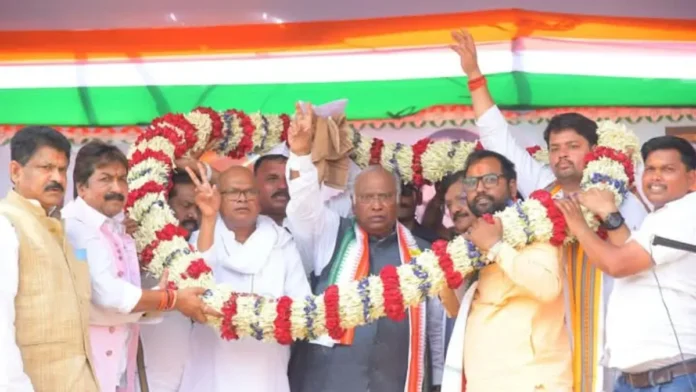 खाली कुर्सियों ने खोल दी पोल: बक्सर रैली में भीड़ नहीं जुटी, कांग्रेस ने जिलाध्यक्ष को किया निलंबित