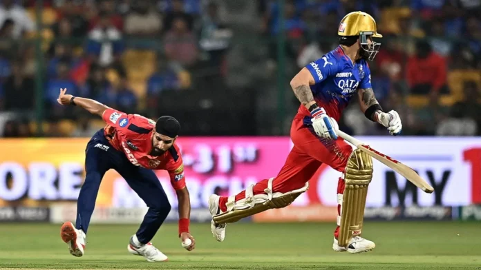 PBKS vs RCB: विराट कोहली और हरप्रीत बरार की मज़ाकिया बातचीत वायरल, मैदान पर हंसी-ठिठोली का वीडियो छाया