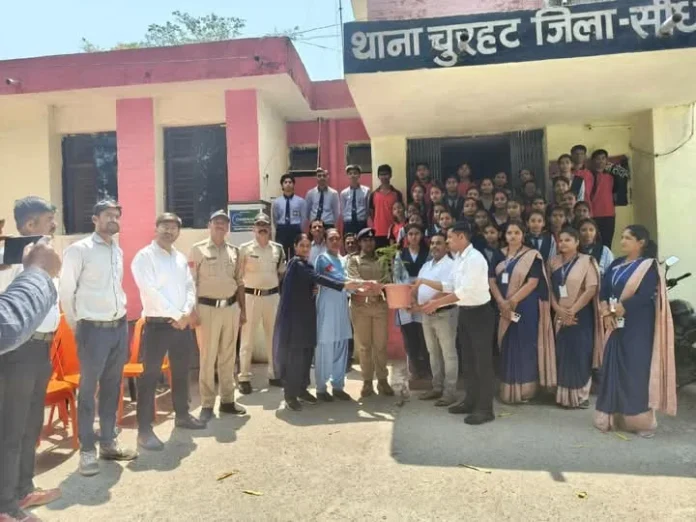चुरहट पुलिस ने विद्यार्थियों को थाना भ्रमण करवाते हुए पढ़ाया जागरूकता का पाठ