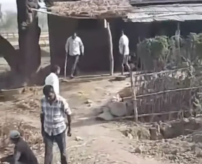 सीधी में घर बनाने के विवाद में लाठी-डंडों से हमला, महिला और पुरुष को आई गंभीर चोट