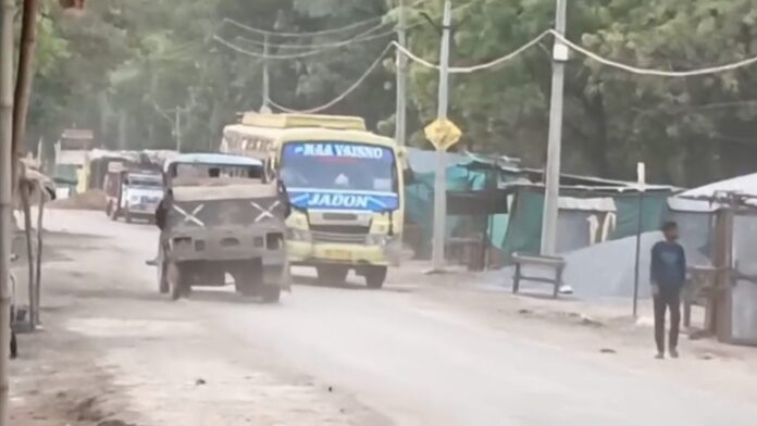 वीरपुर में चंबल रेत माफिया बेखौफ, पुलिस-प्रशासन की मिलीभगत से थाने के सामने से निकल रही ट्रैक्टर ट्रॉलियाँ