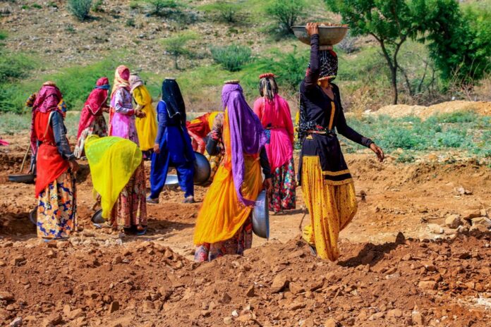 मनरेगा में रजिस्टर्ड परिवार बढ़े, लेकिन काम के दिन घटे,LibTech India की रिपोर्ट से बड़ा खुलासा