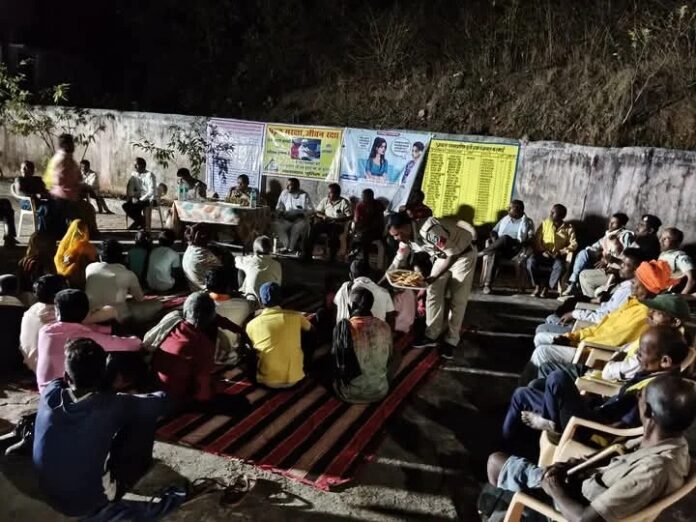 सीधी जिले में मझौली थाना क्षेत्र के करमाई ग्राम में जन चौपाल का आयोजन