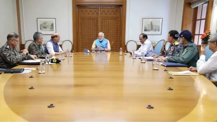 भारत-पाक तनाव के बीच PM आवास पर हुई हाईलेवल बैठक, सेना प्रमुखों और NSA ने की रणनीति पर चर्चा