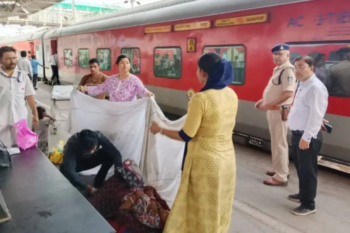 जबलपुर रेलवे स्टेशन पर महिला यात्री ने दिया बच्चे को जन्म