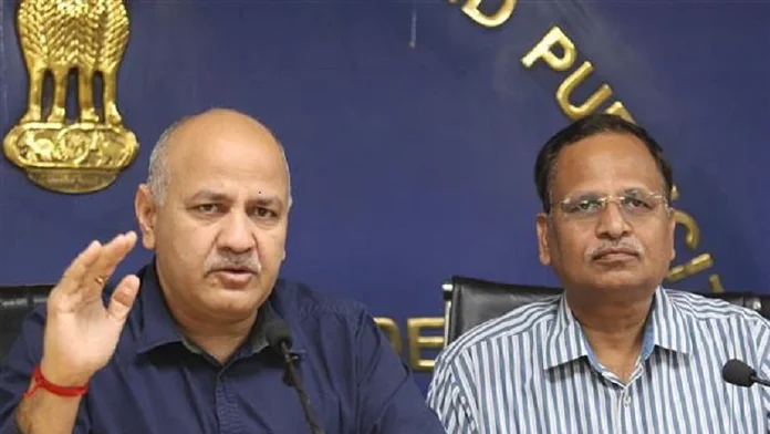 सरकारी विज्ञापनों पर 97 करोड़ खर्च: मनीष सिसोदिया के खिलाफ केस, AAP पर नियमों के उल्लंघन का आरोप