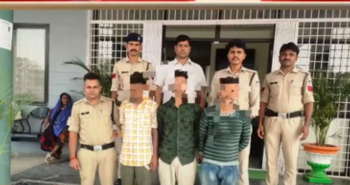 बुज़ुर्ग को बनाया शिकार: ऑटो में बैठते ही चारों ओर घेर लिया… फिर जो हुआ, वो चौकाने वाला था