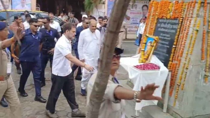 भोपाल दौरे पर पहुंचे राहुल गांधी, पुष्पांजलि के दौरान जूते न उतारने पर उठे सवाल, सीएम मोहन यादव ने बताया 'संस्कारों के विरुद्ध'