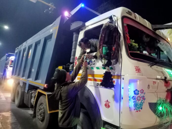 सिंगरौली में नशे में गाड़ी चलाने वालों पर कड़ी कार्रवाई, 6 ट्रक और 2 कार जब्त