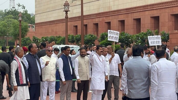 संसद में डिंपल यादव के समर्थन में गरजा संसद , सीधी सांसद राजेश मिश्रा भी दिखे हमलावर