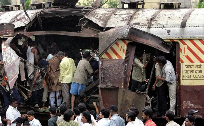 19 साल की जाँच, 189 मौतें और 11 आरोपी रिहा: क्या अब भी आज़ाद घूम रहा है 2006 मुंबई ब्लास्ट का असली गुनहगार?
