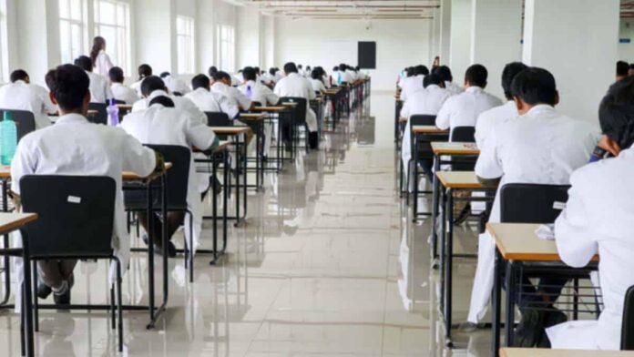 निजी मेडिकल कॉलेज में एमबीबीएस पर स्कॉलरशिप, लेकिन 5 साल ग्रामीण सेवा अनिवार्य