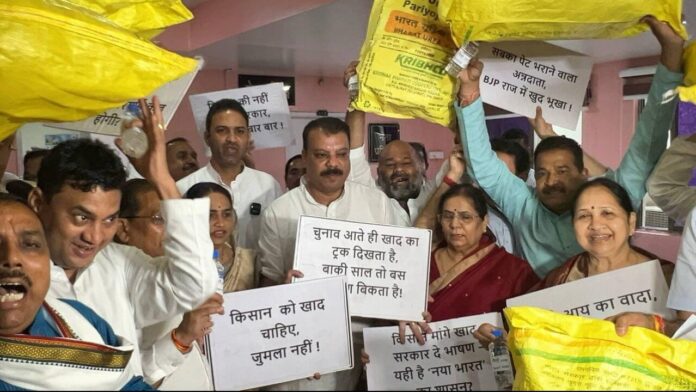 मंडला जिले में यूरिया के लिए मचा हाहाकार, भीड़ संभालने पहुंची पुलिस, महिला किसान खाली हाथ लौटीं