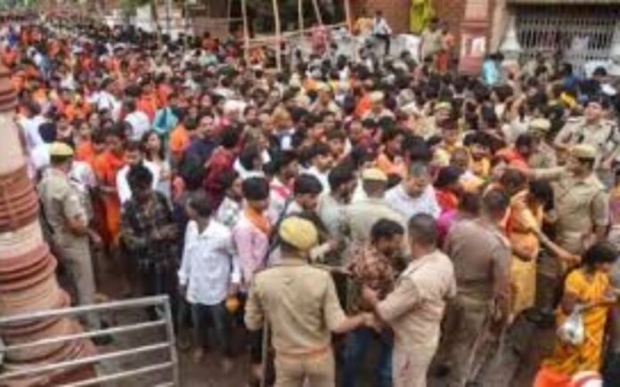 टीकमगढ़: राम राजा लोक निर्माण पर विवाद, मंदिर परिसर की दुकानों को तोड़ने पर बवाल