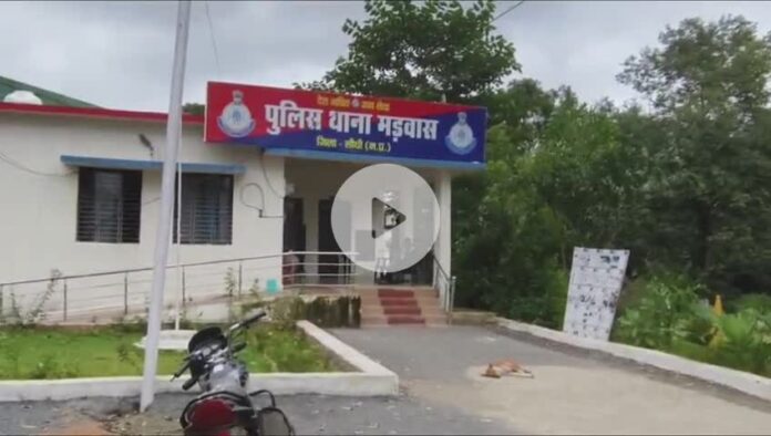 मड़वास थाना क्षेत्र में शिक्षक पर हमला, एफआईआर दर्ज – शिक्षकों का विरोध प्रदर्शन