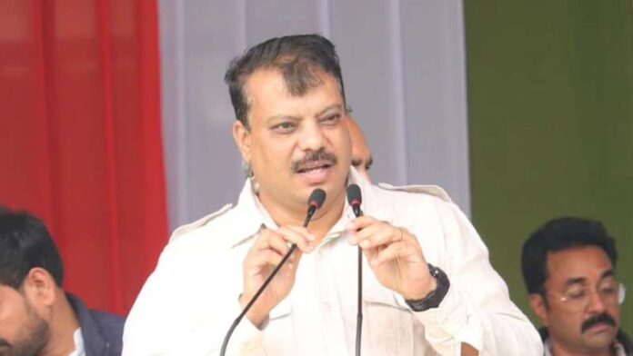‘गर्व से कहो हम आदिवासी हैं, हिंदू नहीं’ – छिंदवाड़ा में सभा को संबोधित करते हुए बोले उमंग सिंघार