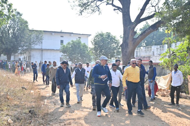 सीधी सांसद डॉ. राजेश मिश्रा ने रेलवे परियोजनाओं का किया स्थलीय निरीक्षण
